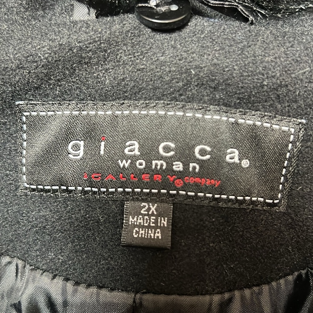 Classy Black Giacca Coat with Faux Fur Collar - Picture 4 of 7